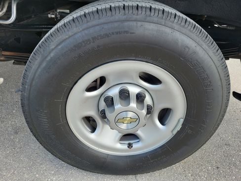 Used 2023 Chevrolet Express 3500 LT w/ LT Preferred Equipment Group RWD image 28