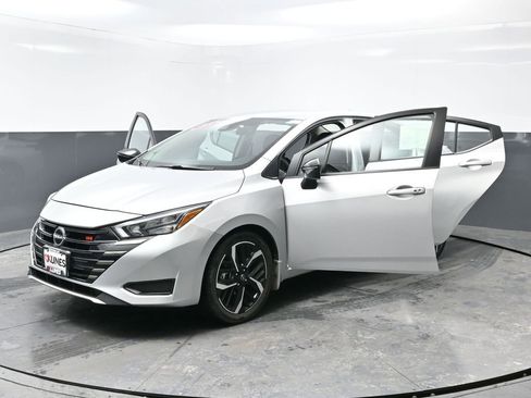 Used 2023 Nissan Versa SR w/ Trunk Package image 58