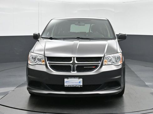 Used 2016 Dodge Grand Caravan SE image 2