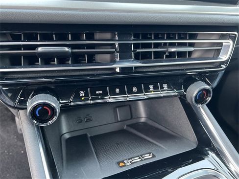 Certified 2025 Chevrolet Traverse LT image 16