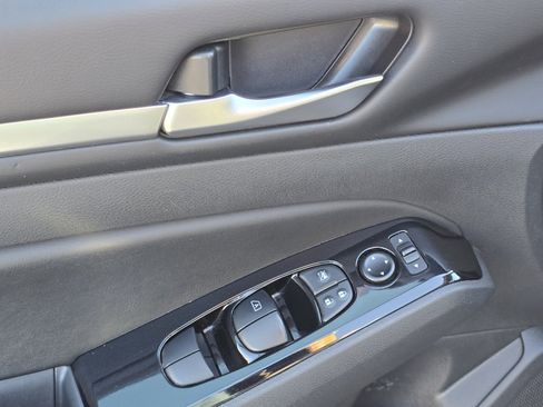 Used 2024 Nissan Altima 2.5 SR image 29