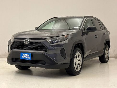 Used 2019 Toyota RAV4 LE FWD image 2