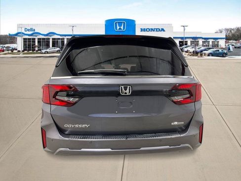 New 2026 Honda Odyssey Touring image 4
