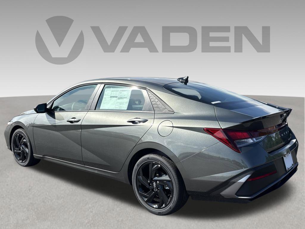 New 2026 Hyundai Elantra SEL Sport FWD image 3