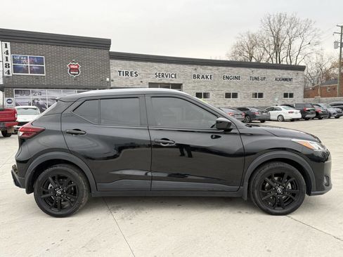 Used 2022 Nissan Kicks SV image 7