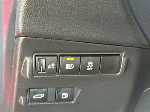 Used 2024 Toyota Corolla Cross AWD Hybrid w/ Convenience Package image 22
