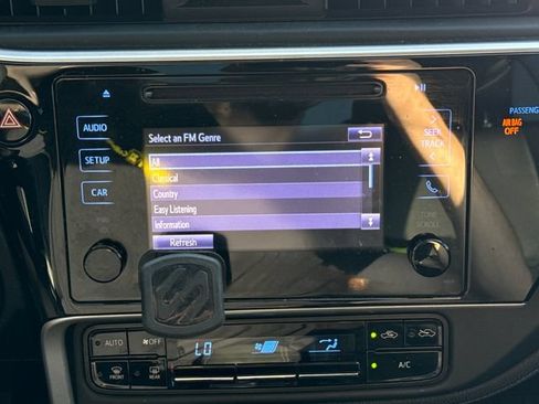 Used 2018 Toyota Corolla SE FWD image 25