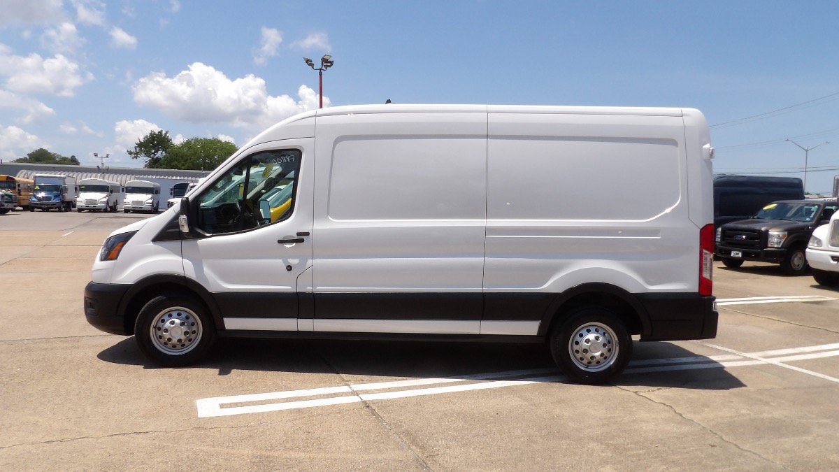 Used 2022 Ford Transit 250 Medium Roof AWD image 4