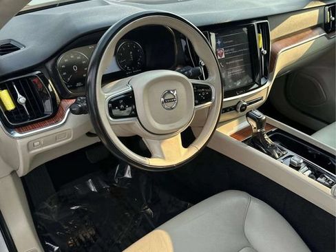 Used 2019 Volvo S60 T6 Momentum w/ Multimedia Package AWD/4WD image 17