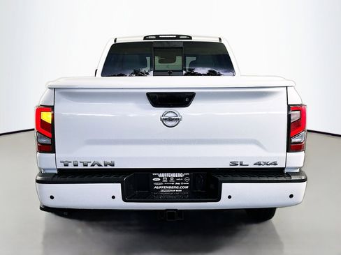 Used 2021 Nissan Titan SL w/ Moonroof Package AWD/4WD image 6