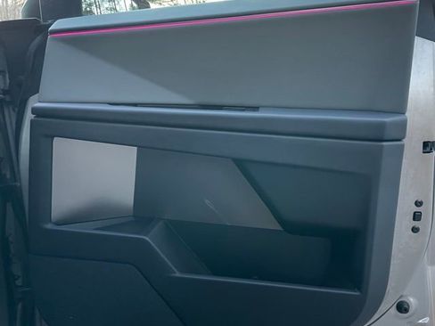 Used 2025 Tesla Cybertruck 2WD Crew Cab image 19