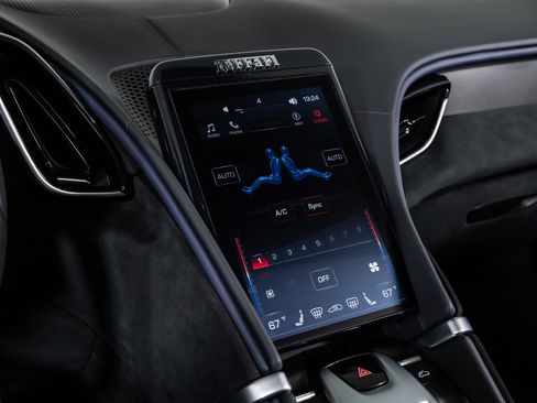 Used 2025 Ferrari Roma Spider image 37