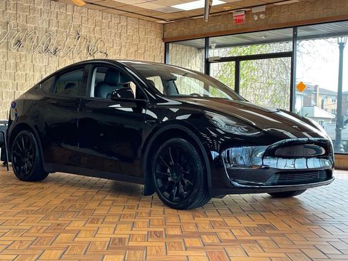 Used 2022 Tesla Model Y Long Range image 8