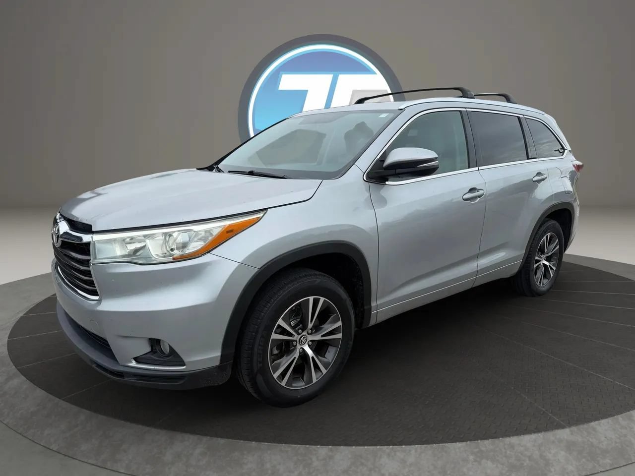Used 2016 Toyota Highlander XLE FWD image 4