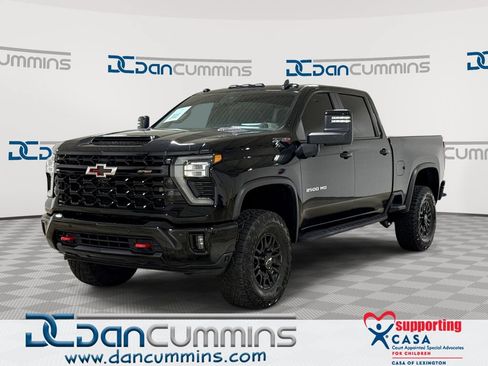Used 2025 Chevrolet Silverado 2500 ZR2 w/ Technology Package AWD/4WD image 1