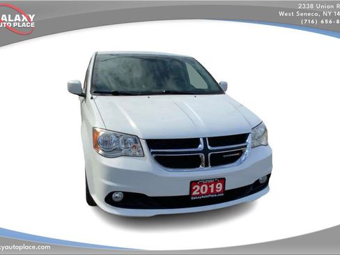 Used 2019 Dodge Grand Caravan SXT image 3
