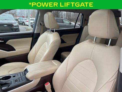 Used 2022 Toyota Highlander XLE image 18