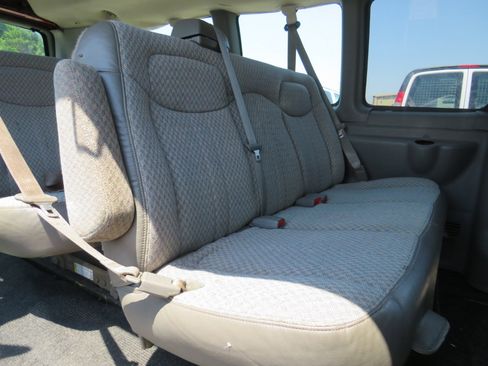 Used 2003 Chevrolet Express 2500 Passenger w/ LS Preferred Equipment Group image 32