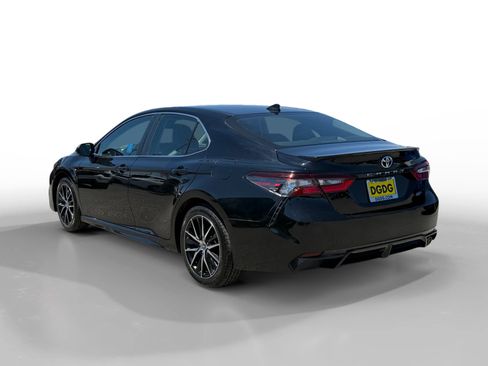 Used 2024 Toyota Camry SE FWD image 3