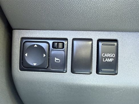 Used 2016 Nissan Frontier SV w/ SV Value Truck Package RWD image 16