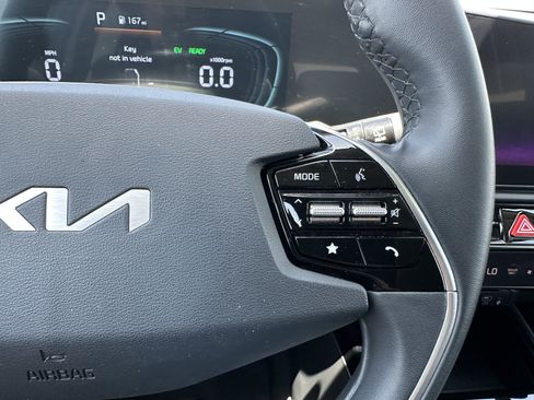 Used 2024 Kia Niro EX FWD image 25