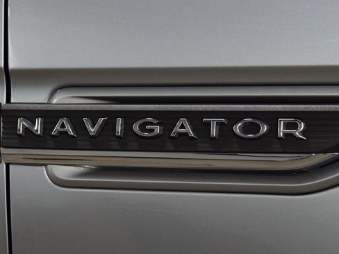 Used 2022 Lincoln Navigator Reserve image 16