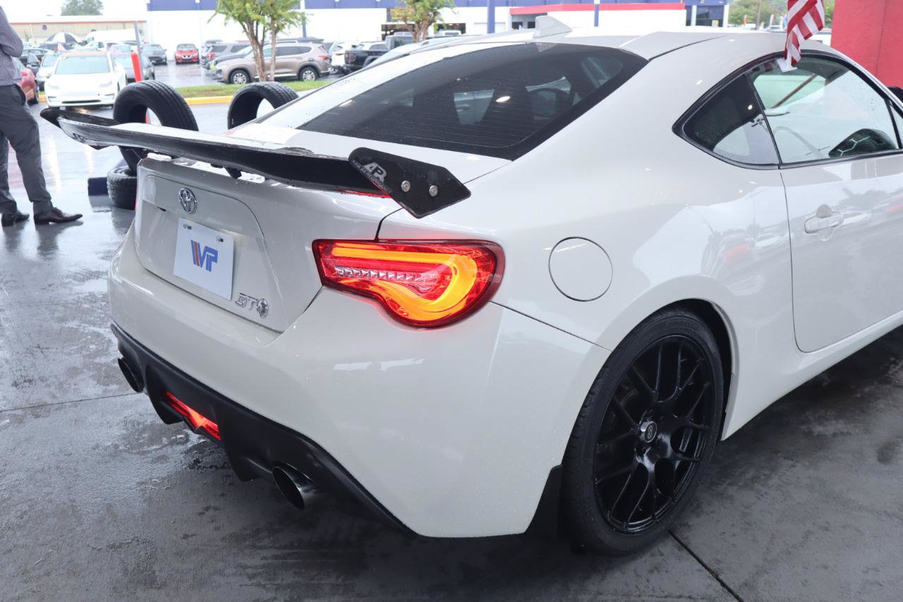 Used 2017 Toyota 86 RWD image 7