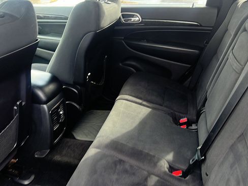 Used 2012 Jeep Grand Cherokee Laredo w/ Laredo E Group image 15