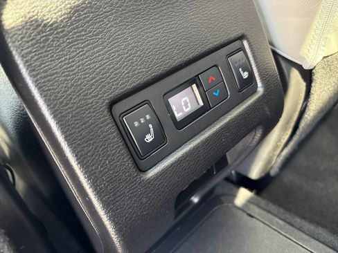 Used 2024 Mitsubishi Outlander 4WD Plug-In Hybrid image 6