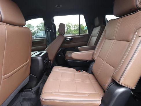 Used 2025 Chevrolet Tahoe High Country RWD image 12