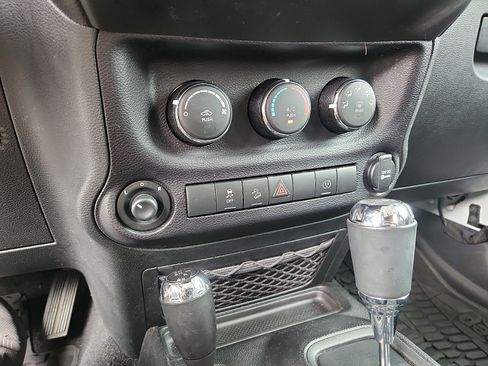 Used 2017 Jeep Wrangler Unlimited Rubicon AWD/4WD image 19