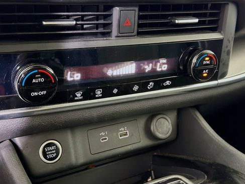 Used 2023 Nissan Rogue SV AWD/4WD image 19