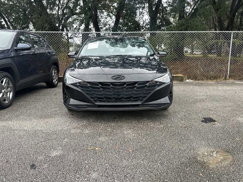 Used 2023 Hyundai Elantra SEL w/ Preferred Accessory Package image 4