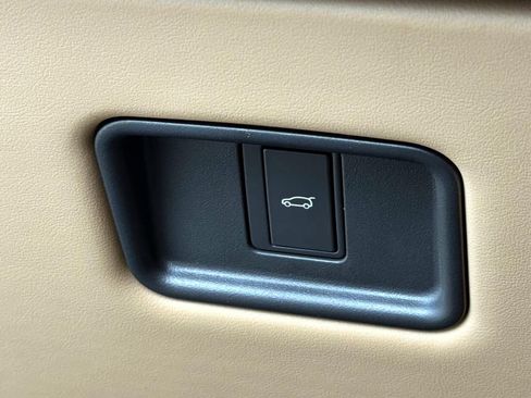 New 2026 Land Rover Range Rover Long Wheelbase SE AWD/4WD image 29