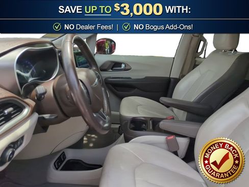 Used 2017 Chrysler Pacifica Touring-L FWD image 14