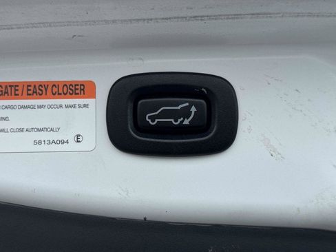 Used 2016 Mitsubishi Outlander SEL FWD image 12