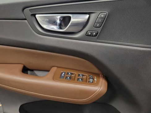 Used 2021 Volvo XC60 T5 Momentum image 18
