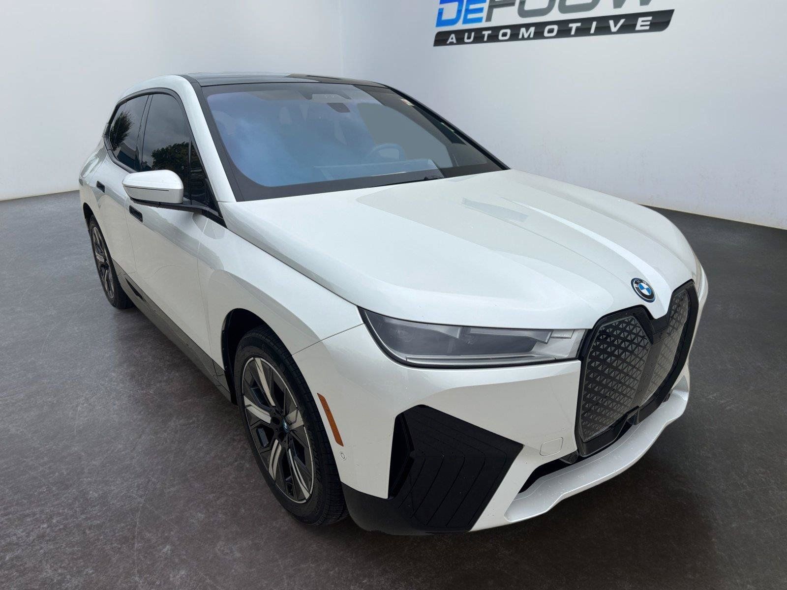 Used 2025 BMW iX xDrive50 w/ Premium Package AWD/4WD image 11