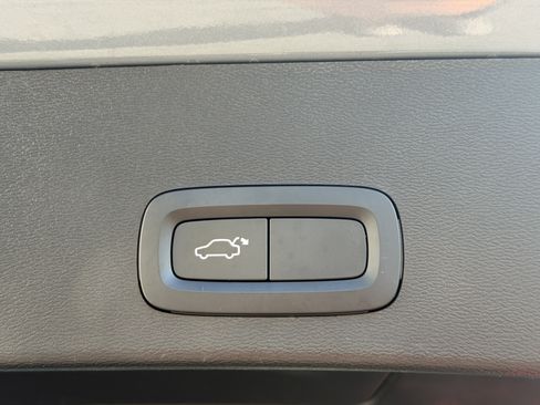 Certified 2023 Volvo XC40 B4 Core w/ Climate Package image 10