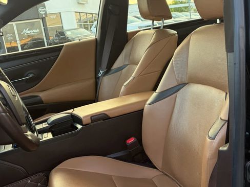 Used 2019 Lexus ES 300h w/ Premium Package image 6