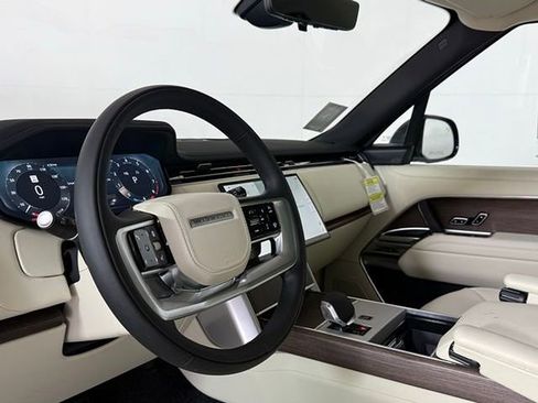 New 2025 Land Rover Range Rover Long Wheelbase SE image 39