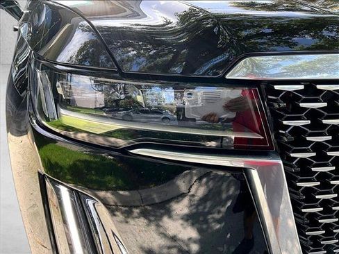 Used 2024 Cadillac Escalade Premium Luxury AWD/4WD image 30
