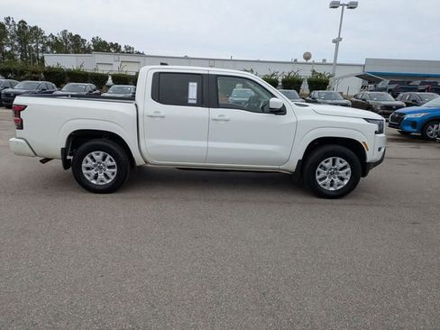Used 2023 Nissan Frontier SV w/ Tow Package image 2