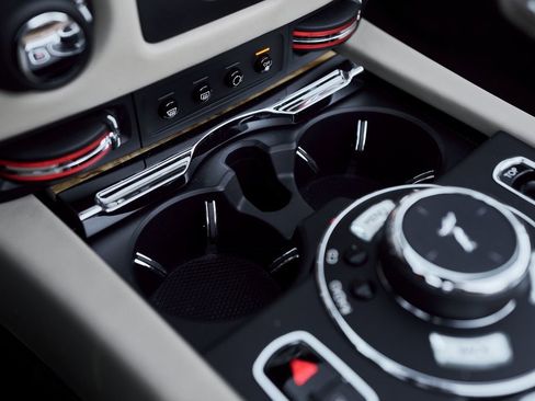 Used 2017 Rolls-Royce Dawn image 60