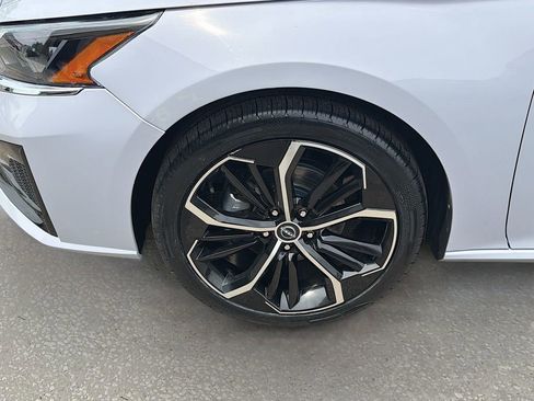 Used 2024 Nissan Altima 2.5 SR FWD image 35