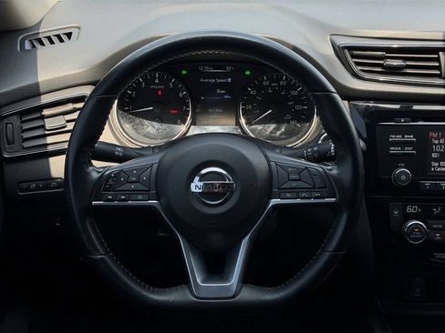 Used 2017 Nissan Rogue SV FWD image 17