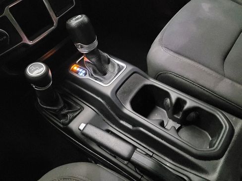 Used 2018 Jeep Wrangler Sport image 26