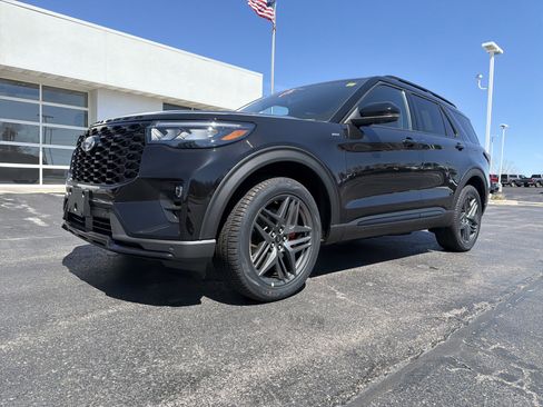 New 2026 Ford Explorer ST-Line AWD/4WD image 2