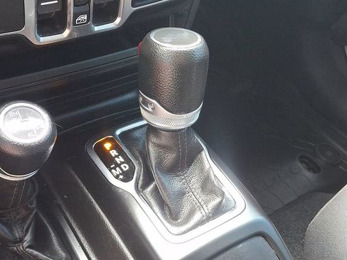 Used 2022 Jeep Wrangler Unlimited Sport AWD/4WD image 18