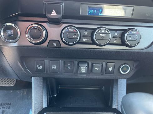 Used 2021 Toyota Tacoma TRD Sport w/ Technology Package image 18